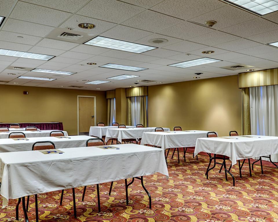 יורק Comfort Inn & Suites מראה חיצוני תמונה