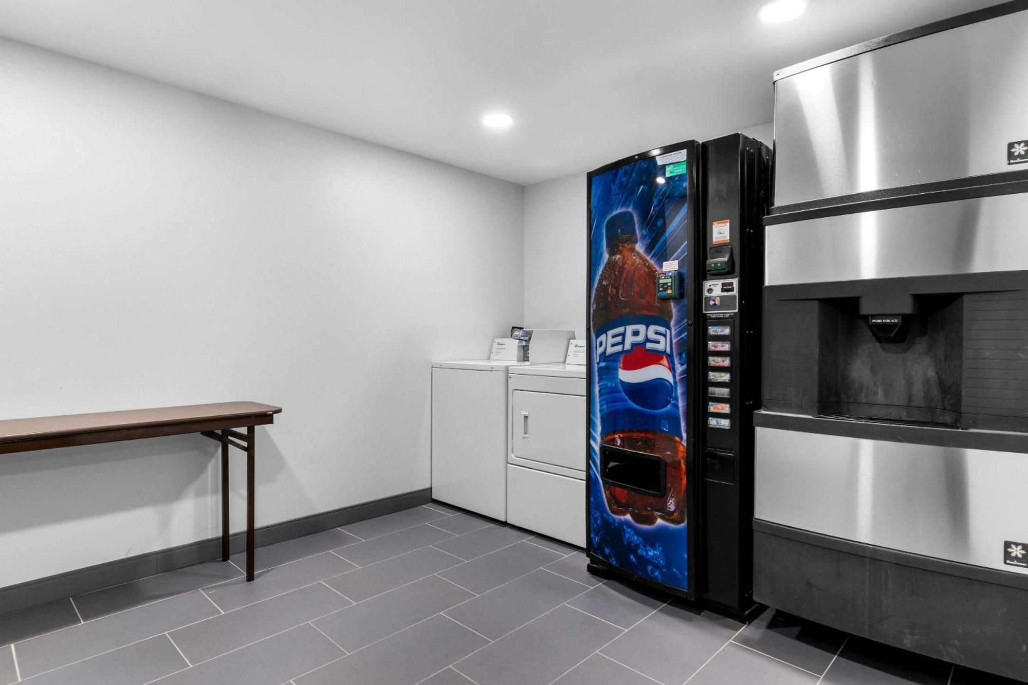 יורק Comfort Inn & Suites מראה חיצוני תמונה