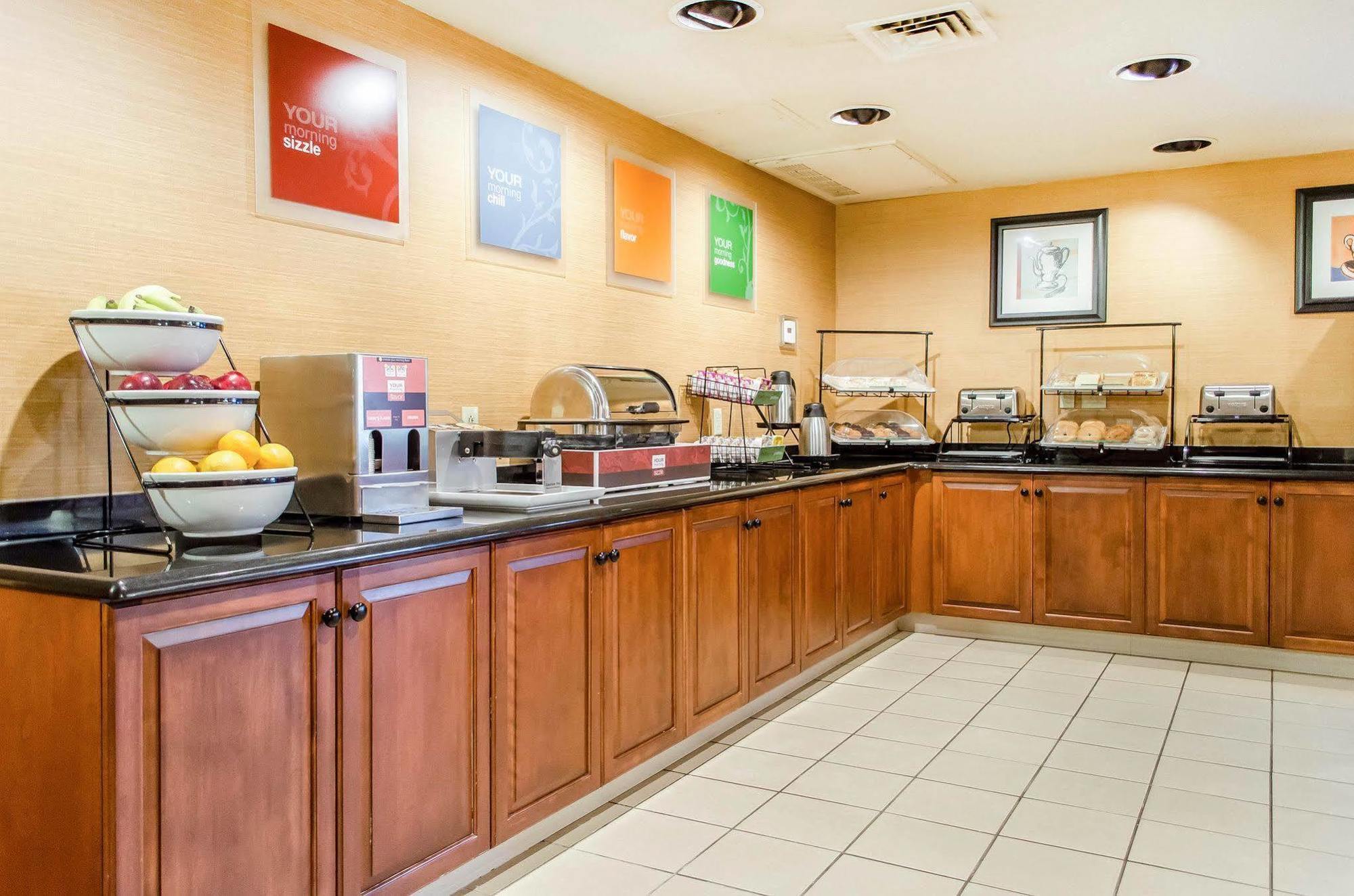 יורק Comfort Inn & Suites מראה חיצוני תמונה