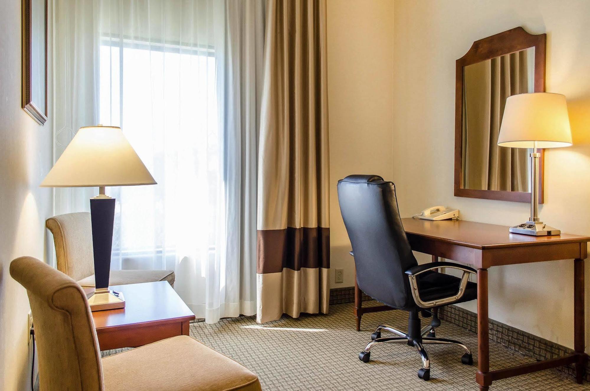 יורק Comfort Inn & Suites מראה חיצוני תמונה