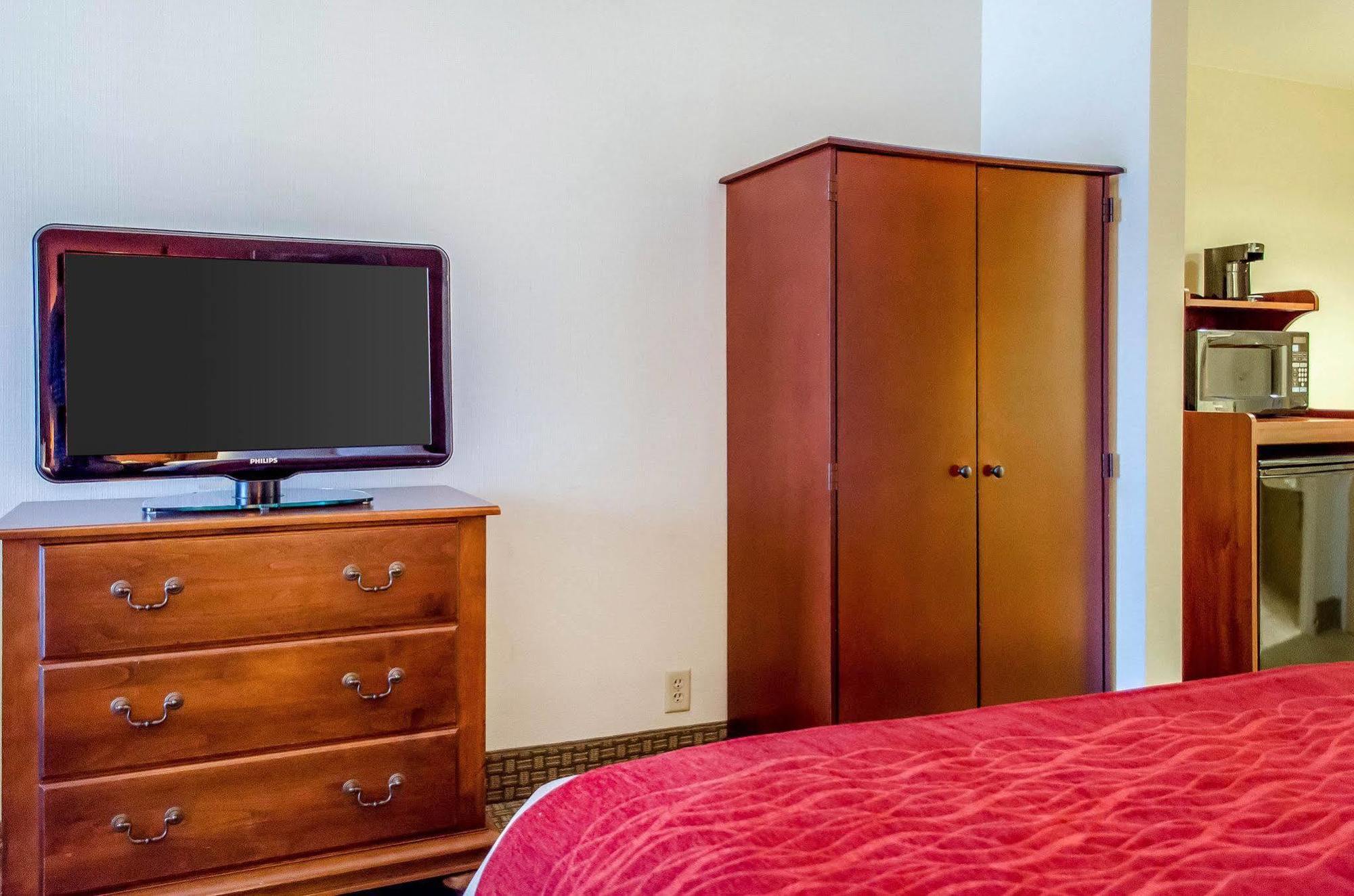 יורק Comfort Inn & Suites מראה חיצוני תמונה